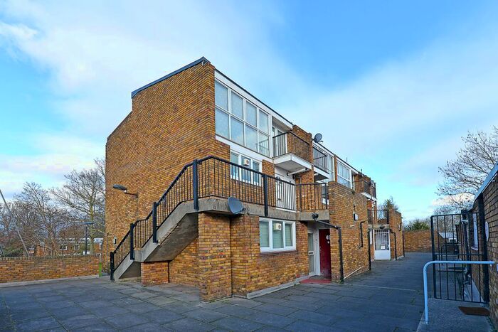 1 Bedroom Flat To Rent In Hardel Walk, Cressingham Gardens Estate, Tulse Hill, London, SW2