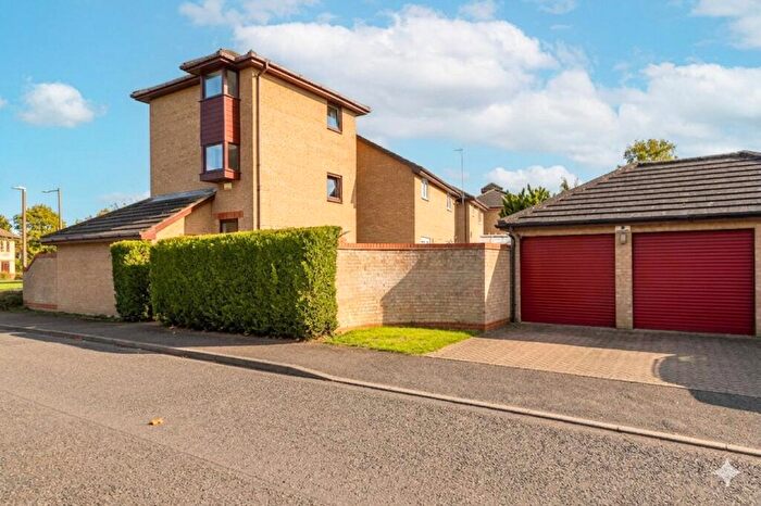 3 Bedroom Detached House To Rent In Chevalier Grove, Crownhill, Milton Keynes, Bucks, MK8