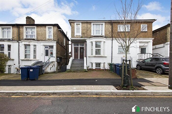 2 Bedroom Flat To Rent In Lichfield Grove, London, N3