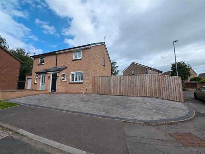 3 Bedroom Semi Detached House For Sale In Lincoln Court, Darlington, DL1
