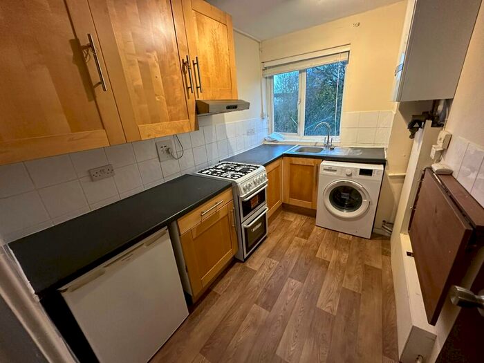 2 Bedroom Apartment To Rent In Ashley Court, Headington, OX3