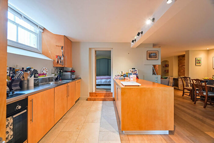 2 Bedroom Flat For Sale In Alwyne Place, Canonbury, London, N1