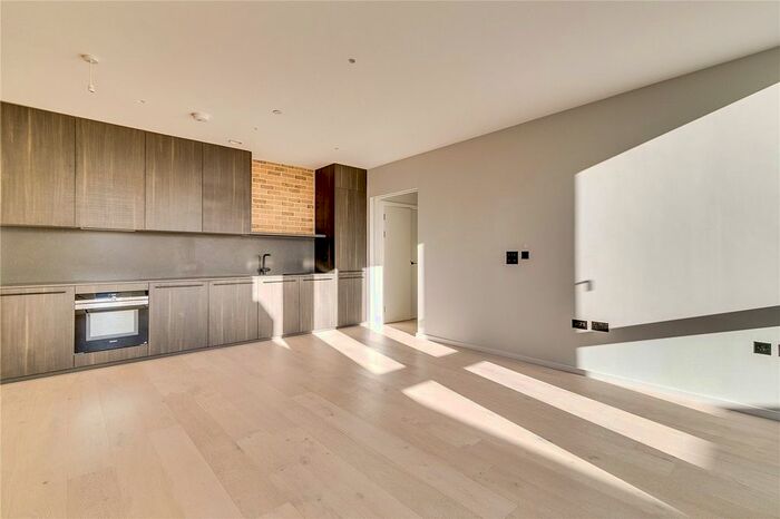 2 Bedroom Flat To Rent In Nightingale Lane, London SW12