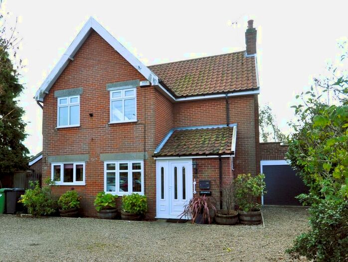 3 Bedroom Detached House For Sale In Holton Road, Halesworth, IP19