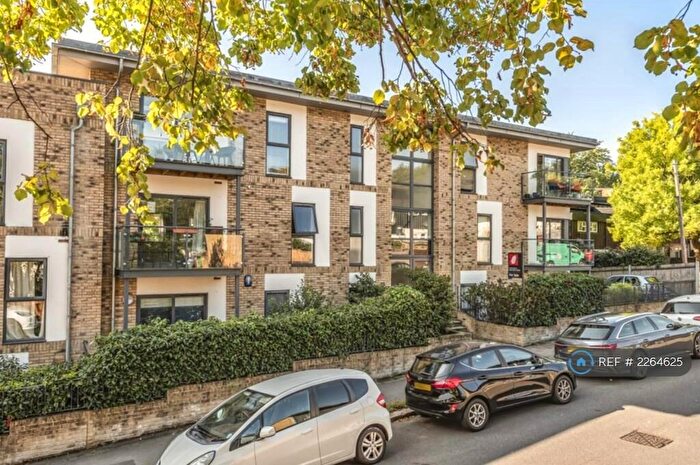 2 Bedroom Flat To Rent In Brockley Park, London, SE23