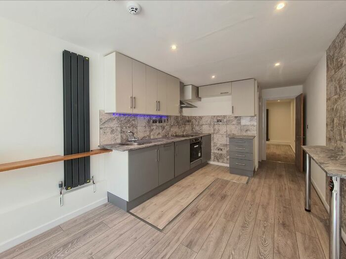 1 Bedroom Flat To Rent In Holywell House, Wellington Passage, London, E11