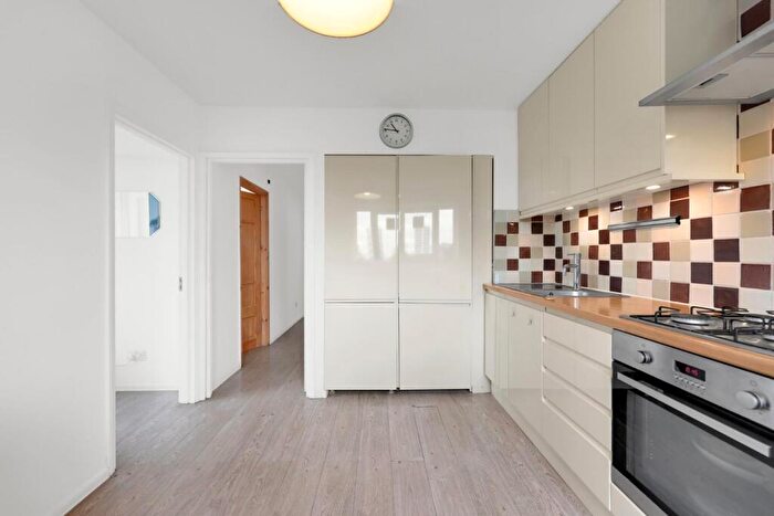 2 Bedroom Flat To Rent In Clinger Court, Hobbs Place Estate, Hackney, London, N1
