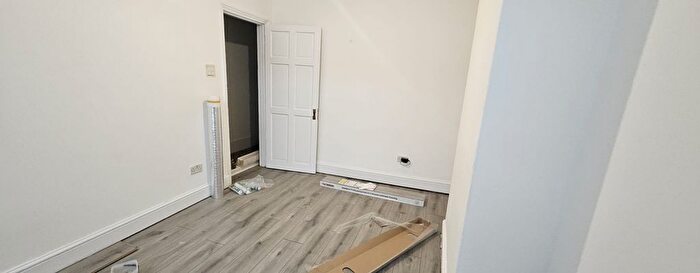 3 Bedroom Maisonette To Rent In Victoria Road, Southall, UB2