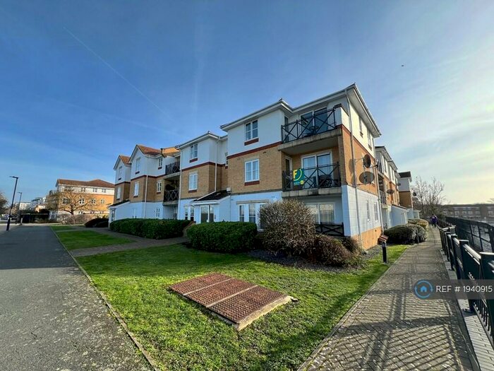 2 Bedroom Flat To Rent In West Thamesmead, London, SE28