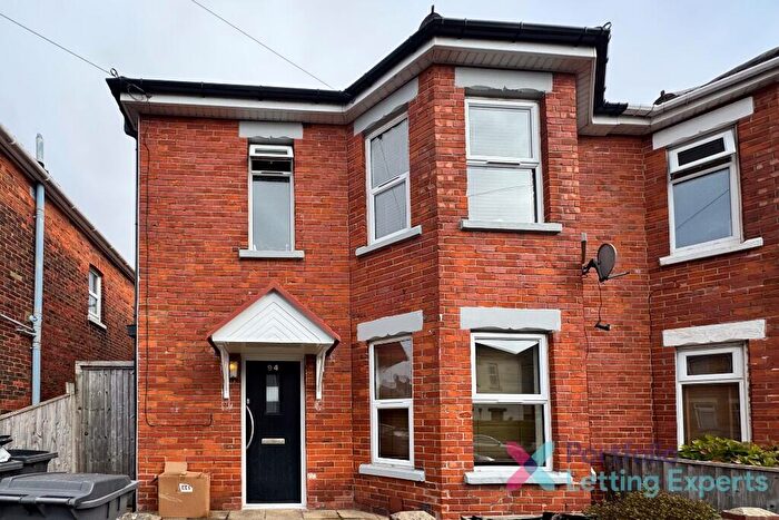 4 Bedroom Semi-Detached House To Rent In Students! Four Equally-Sized Double-Bedrooms, Private Garden And On Road Parking - Shelbourne Road!, BH8