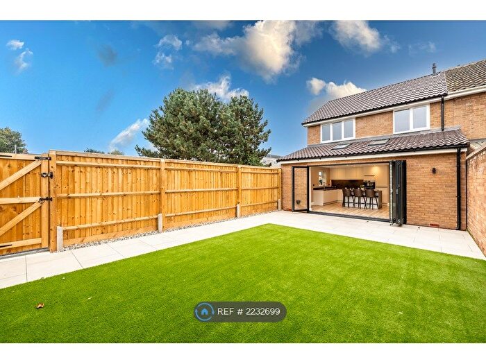 3 Bedroom End Of Terrace House To Rent In Maple Grove, Warwick, CV34