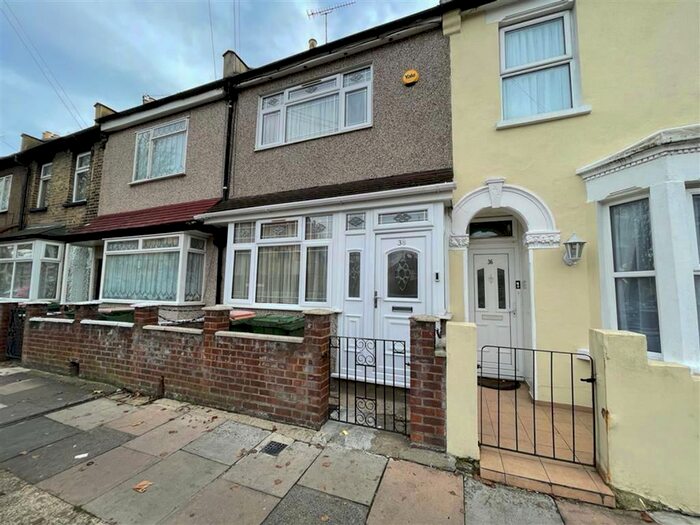 4 Bedroom Property To Rent In Hollybush Street, London E13