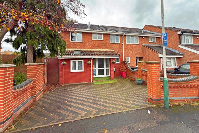 6 Bedroom End Of Terrace House To Rent In Aldwych Close, Hornchurch, RM12