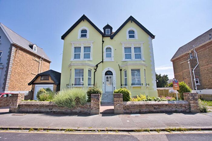 2 Bedroom Flat For Sale In Manor Road, Folkestone, CT20