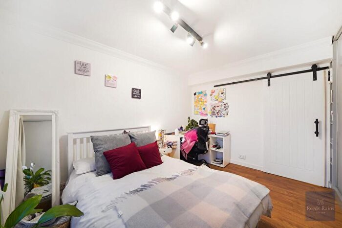1 Bedroom Apartment For Sale In Howland Estate, London, SE16
