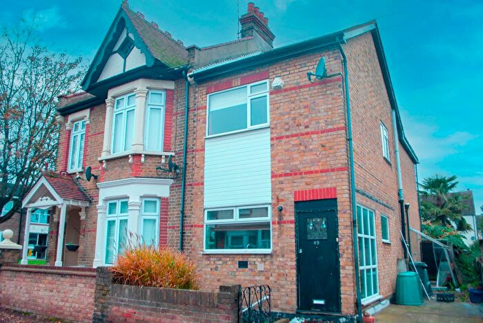 3 Bedroom Semi-Detached House To Rent In Beedell Avenue, Westcliff-On-Sea, SS0