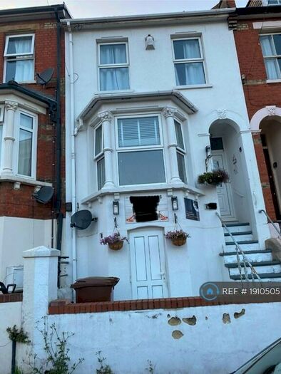 3 Bedroom Terraced House To Rent In Rochester Street, Chatham, ME4