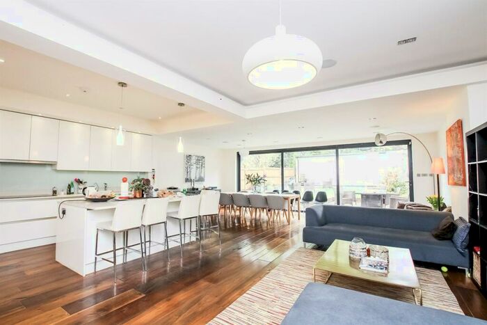 5 Bedroom House To Rent In Helenslea Avenue, Golders Green, NW11