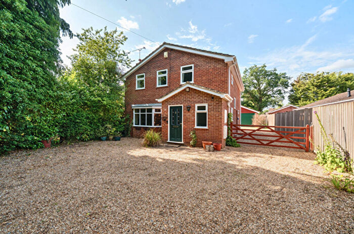4 Bedroom Detached House For Sale In Nine Mile Ride, Finchampstead, Wokingham, Berkshire, RG40