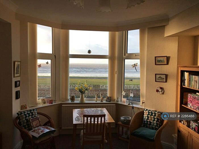 1 Bedroom Flat To Rent In Queens Promenade, Blackpool, FY2