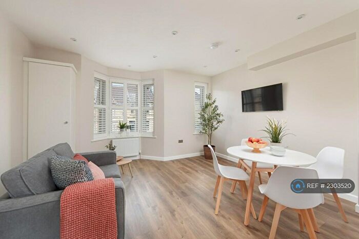 2 Bedroom Flat To Rent In Arlington Road, Bath, BA2
