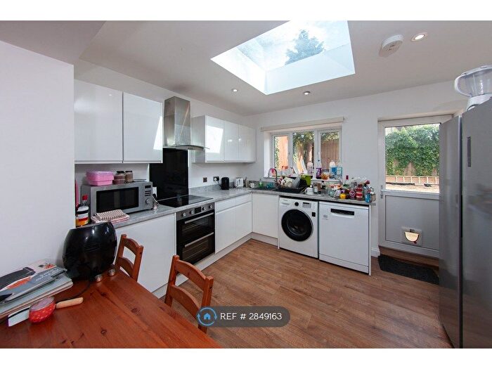 6 Bedroom Detached House To Rent In The Hollow, Bath, BA2