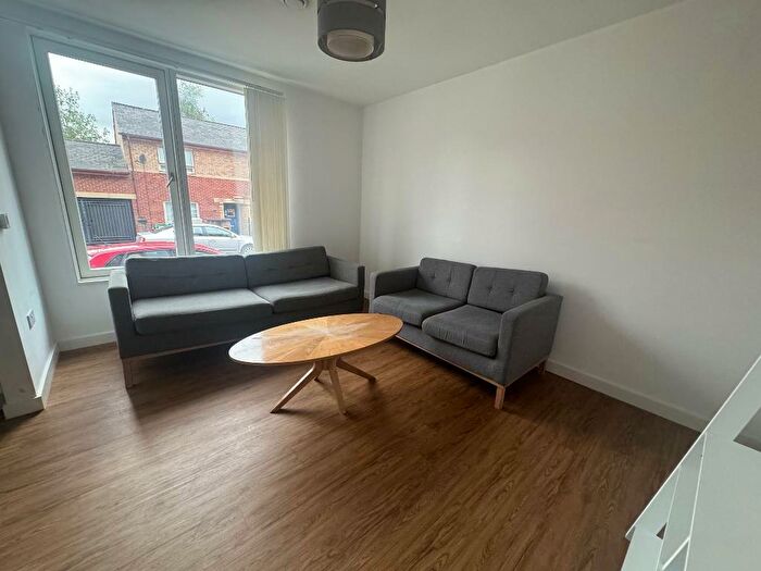 3 Bedroom Mews To Rent In Leaf Street, Manchester, M15