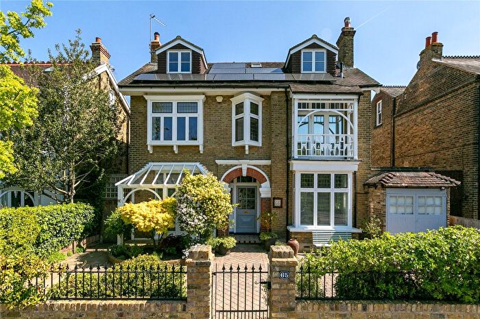 5 Bedroom Detached House For Sale In Kingston Lane, Teddington, TW11