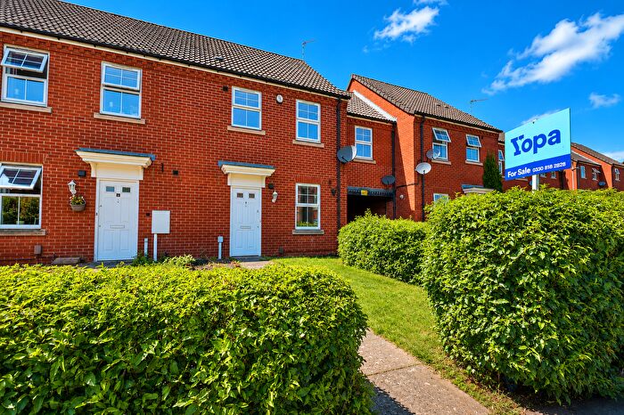 3 Bedroom Town House For Sale In Larchmont Road, Leicester, LE4