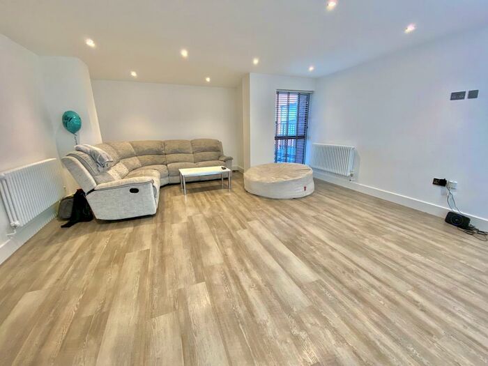 3 Bedroom Apartment To Rent In Tenby Street North, Birmingham, B1