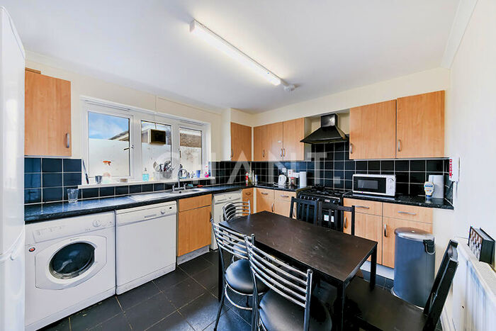 3 Bedroom Apartment To Rent In C, London, N7