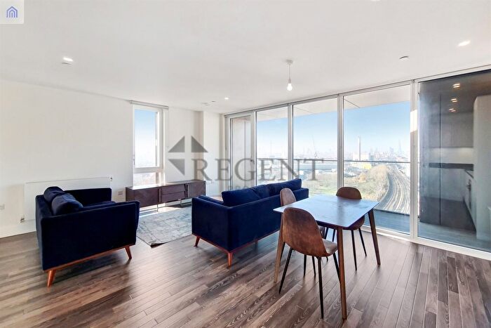 3 Bedroom Flat To Rent In Cobalt Tower, Moulding Lane, SE14