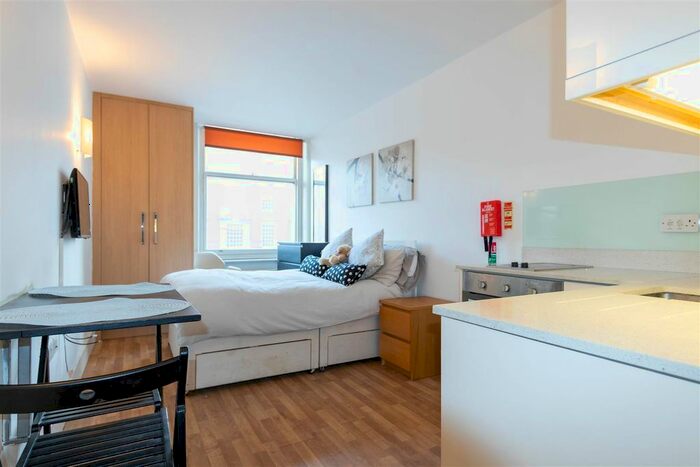 Studio To Rent In Kensington High Street, Kensington, W8