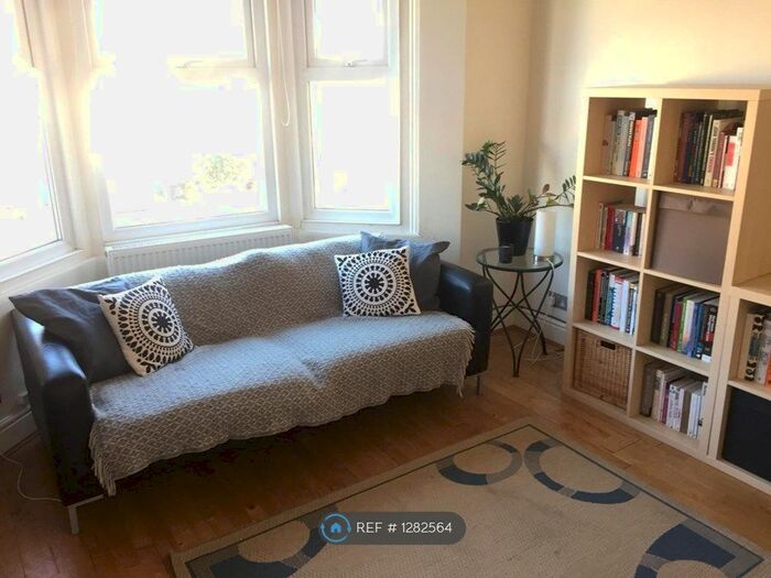 3 Bedroom Flat To Rent In Grove Road, London E17