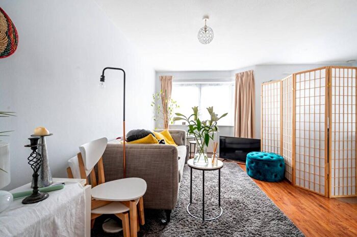 1 Bedroom Flat For Sale In Priory Court, Kingston, Kingston Upon Thames, KT1