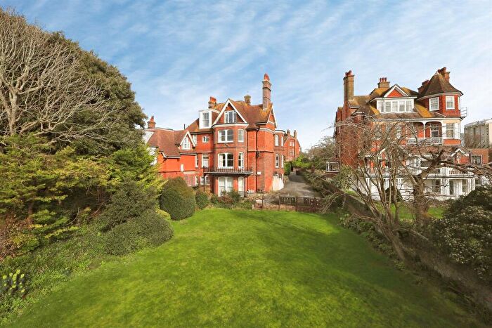 2 Bedroom Flat For Sale In Staveley Road, Eastbourne, BN20