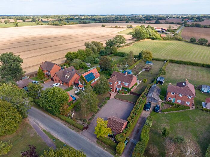 4 Bedroom Detached House For Sale In Locks Road, Westhall, IP19