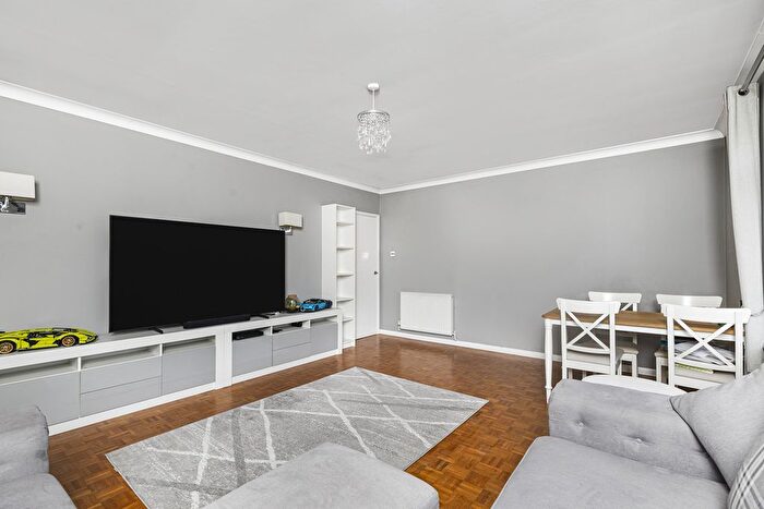 2 Bedroom Flat To Rent In Albemarle Road, Beckenham, BR3