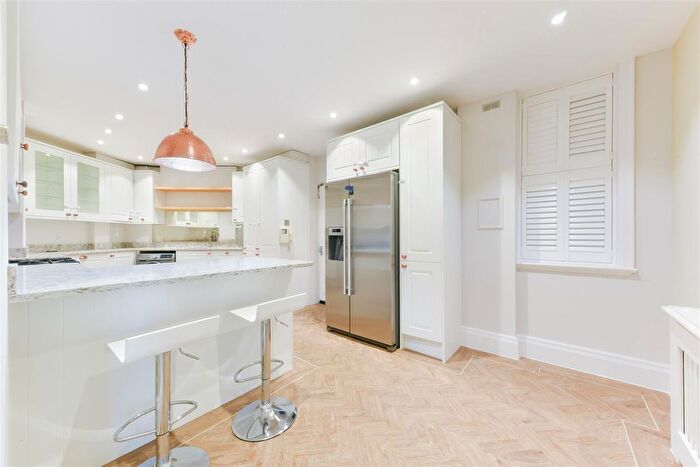 3 Bedroom Flat For Sale In Malvern Court, Onslow Square, South Kensington, SW7