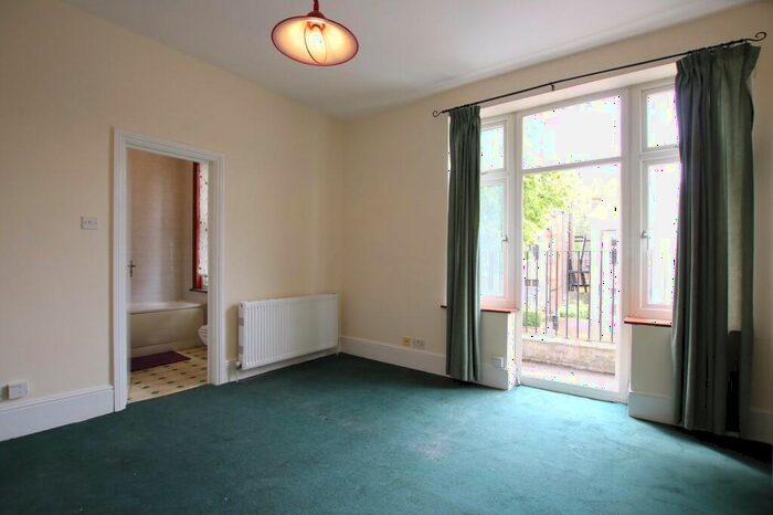Studio To Rent In Park Avenue, Willesden Green, NW2