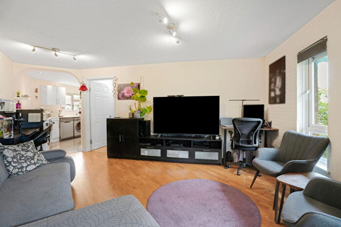 2 Bedroom Flat For Sale In Kirkstall Place, Oldbrook, Milton Keynes, MK6