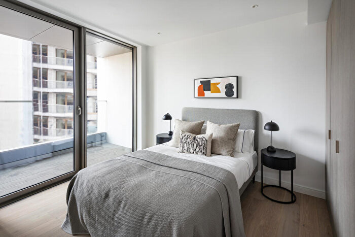 2 Bedroom Apartment To Rent In Water Street, London, E14