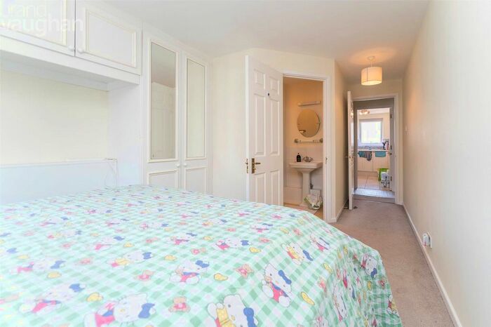 2 Bedroom Flat To Rent In Collingwood Court, The Strand, Brighton, BN2