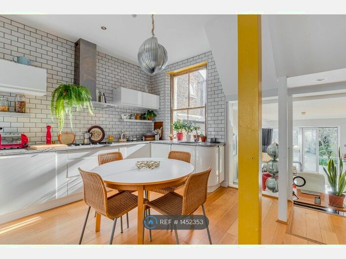 3 Bedroom Maisonette To Rent In Hanley Road, London, N4