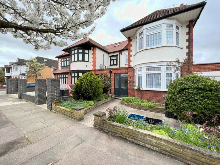 3 Bedroom Terraced House To Rent In Canterbury Avenue, Cranbrook, Ilford, IG1