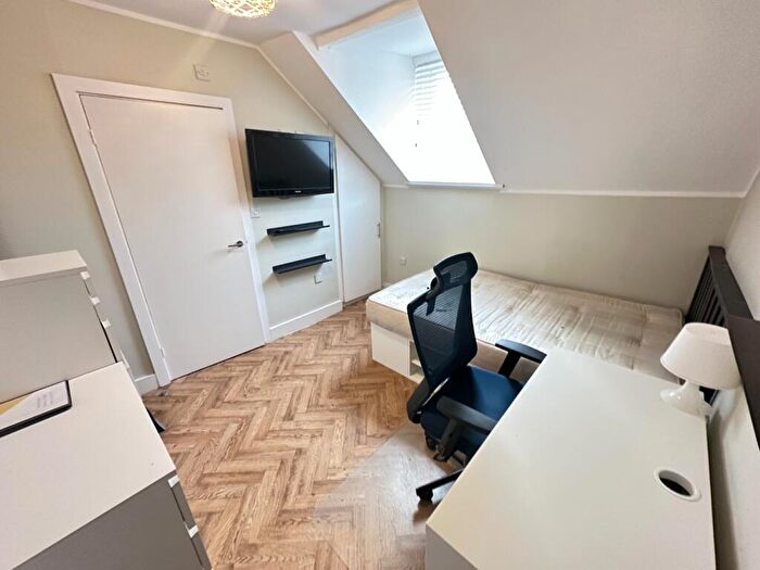 Studio To Rent In En Suite, Park Street, Luton, Bedfordshire, LU1