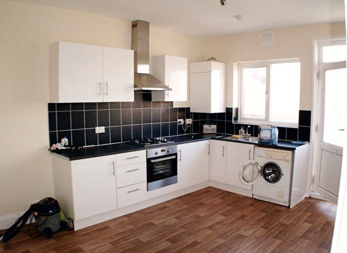 2 Bedroom Flat To Rent In Wimborne Road, BH9