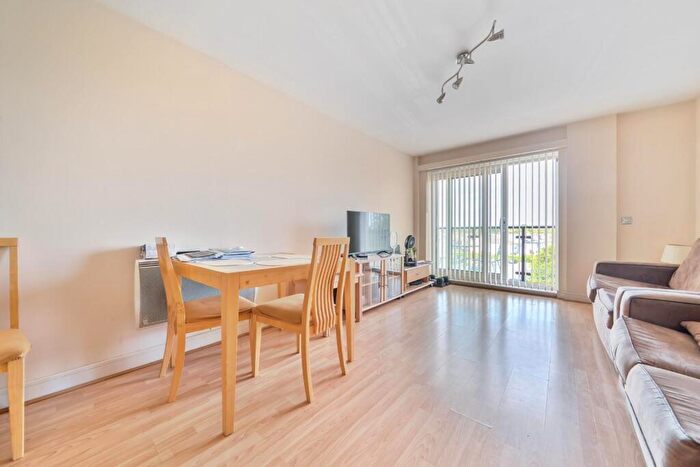 2 Bedroom Flat For Sale In Gisors Road, Southsea, PO4