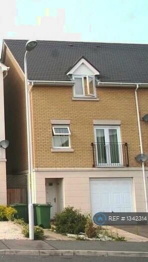 4 Bedroom Semi-Detached House To Rent In Gibbons Lane, Dartford, DA1