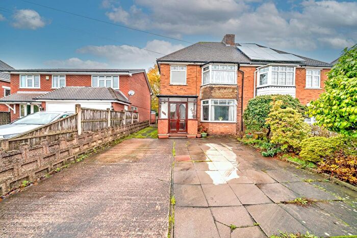 3 Bedroom Semi-Detached House For Sale In Burntwood Road, Norton Canes, Cannock, WS11